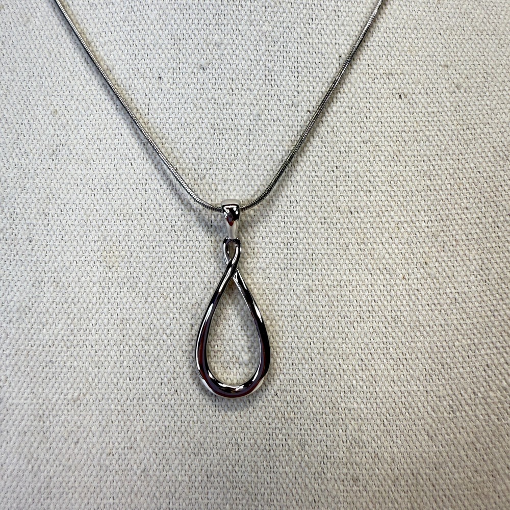 Lia Sophia Silver‎ Tone Teardrop Pendant Necklace Fashion Jewelry
